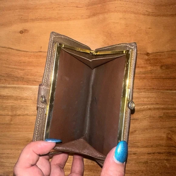 Gucci Compact Sherry Line Kisslock Wallet - Picture 3 of 4